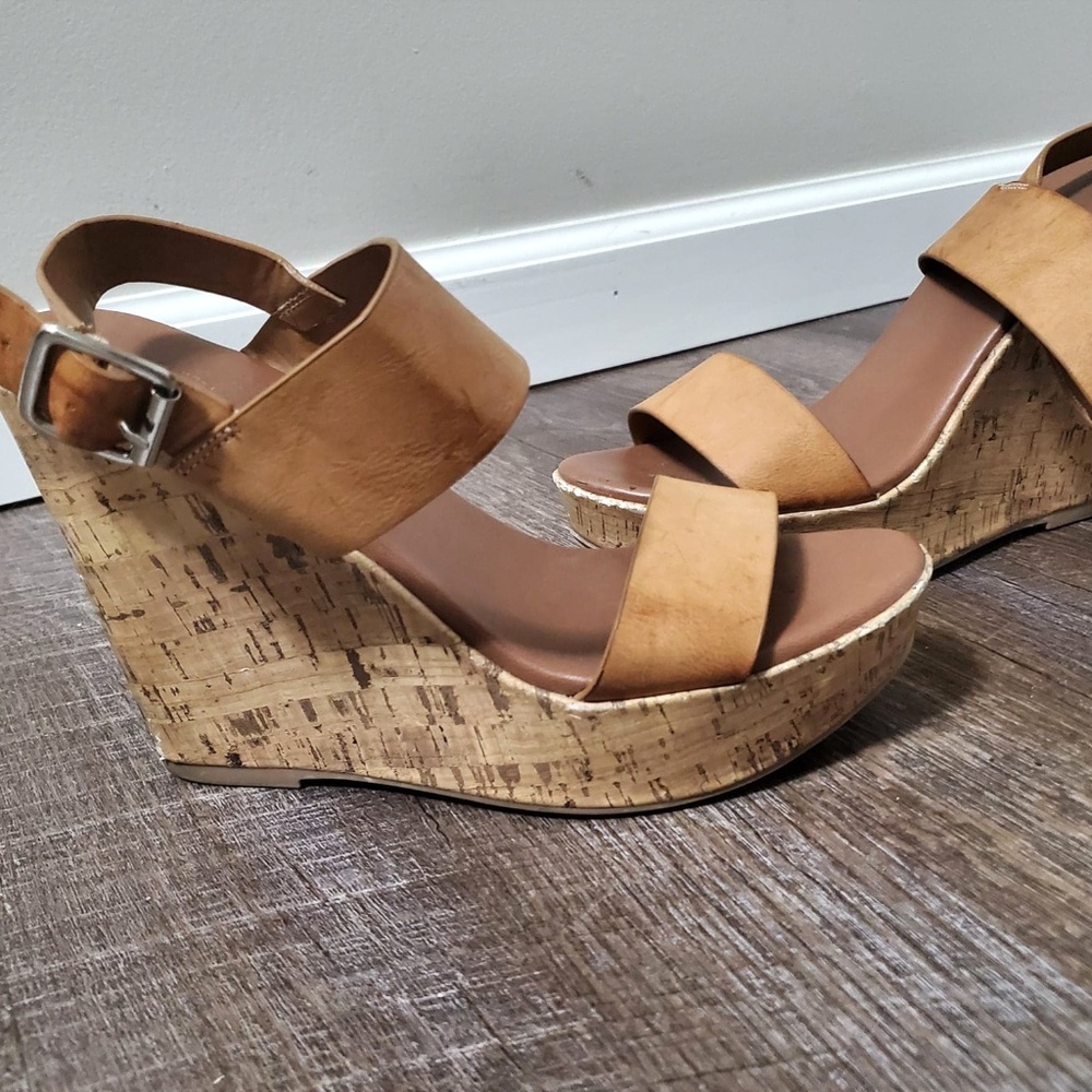 Mossimo Supply Co Tan Wedge - Size: 8